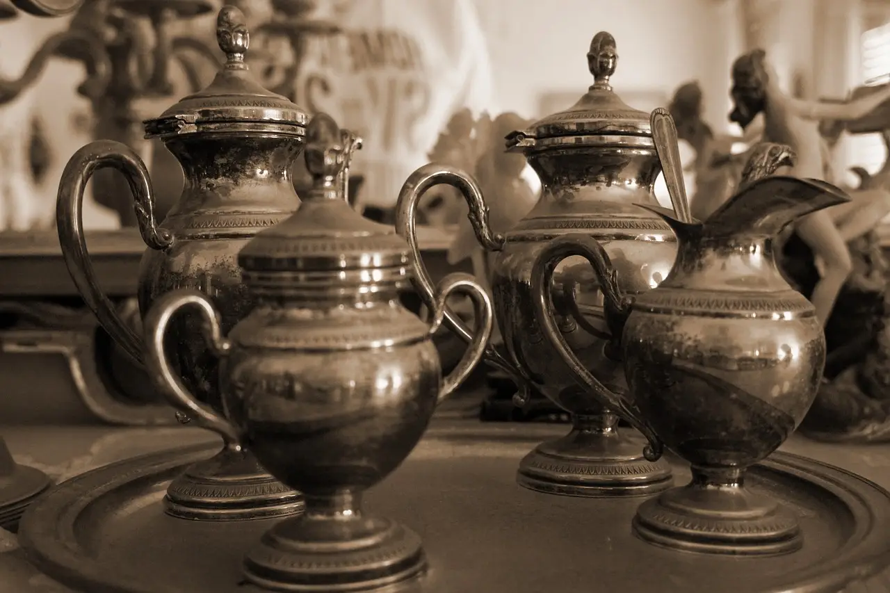 Argenteria d’epoca: consigli per valutare e prendersi cura dei pezzi di famiglia Argenteria d’epoca: consigli per valutare e prendersi cura dei pezzi di famiglia