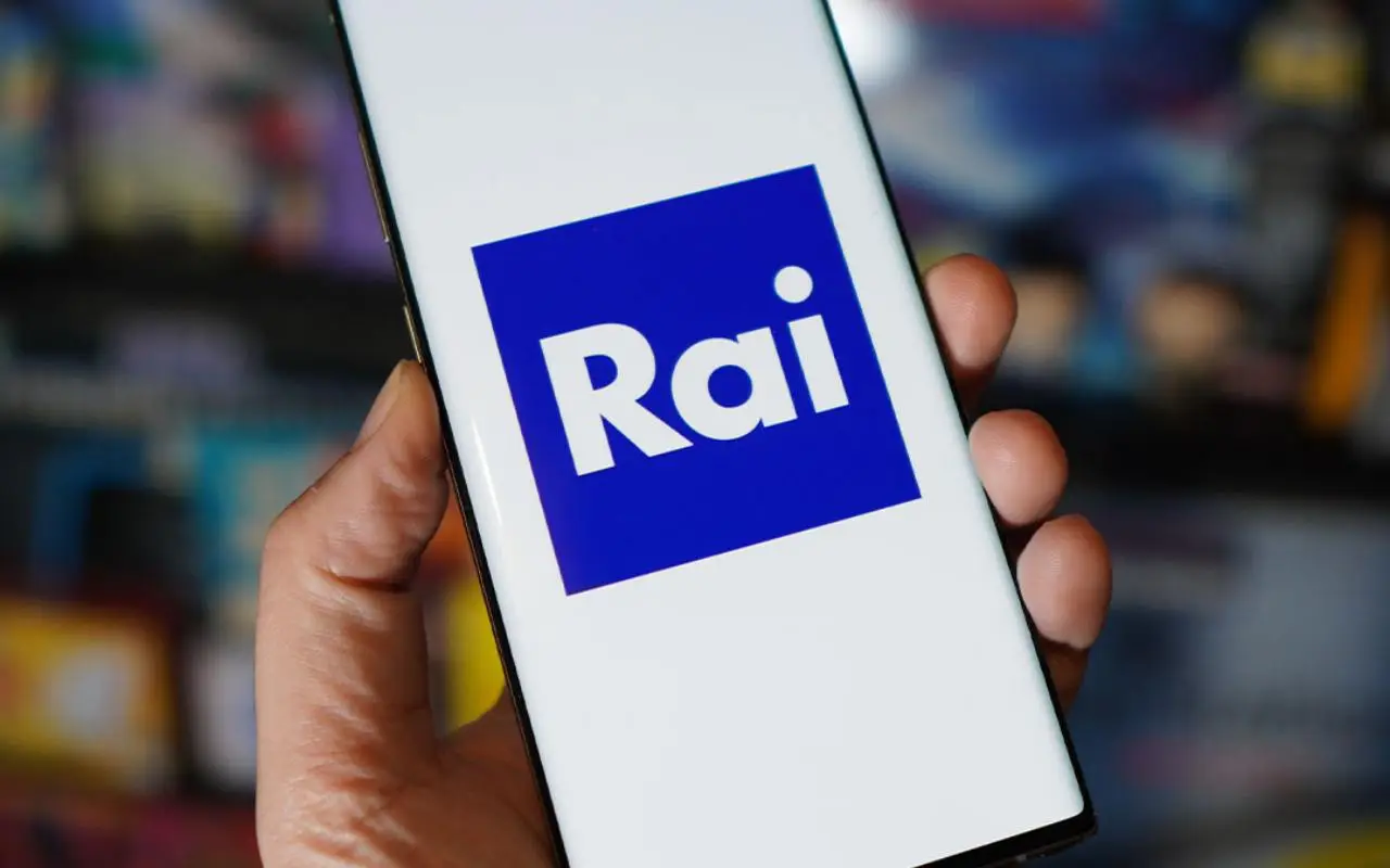 Cosa succede se paghi in ritardo il canone RAI SP - Televisore con cartella esattoriale